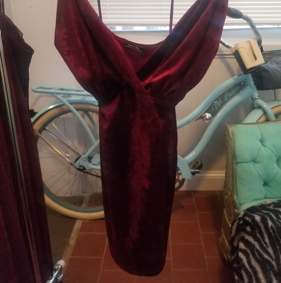 Wrap body velvet dress - Picture 3 of 3